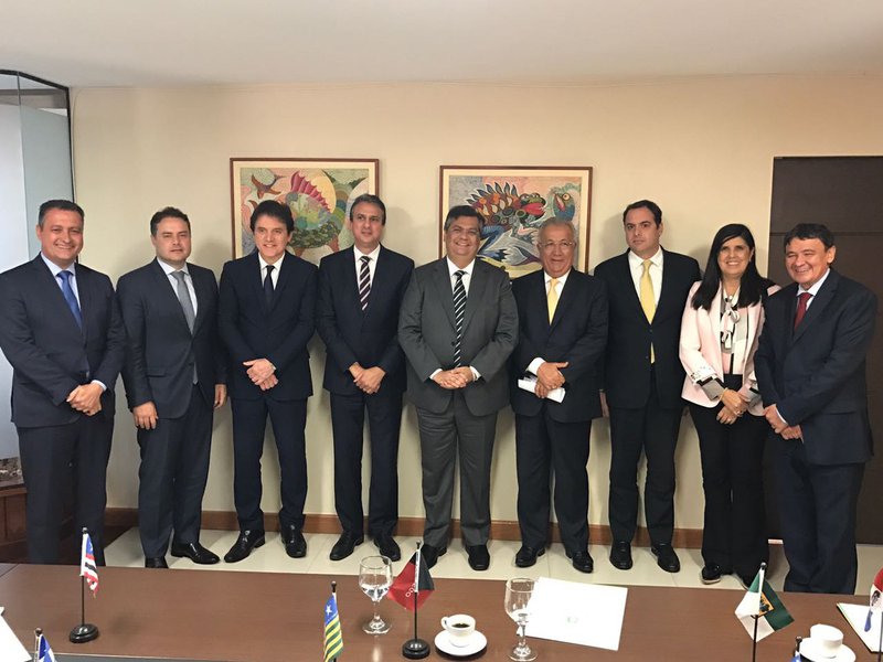 O governador do Ceará, Camilo Santana, está organizando a visita dos demais governadores do Nordeste ao presidente Luis Inácio Lula da Silva, em Curitiba. De acordo com a Assessoria de Imprensa do Governo do Ceará, a visita está sendo agendada para essa terça-feira (10). O horário ainda está sendo definido pela Polícia Federal