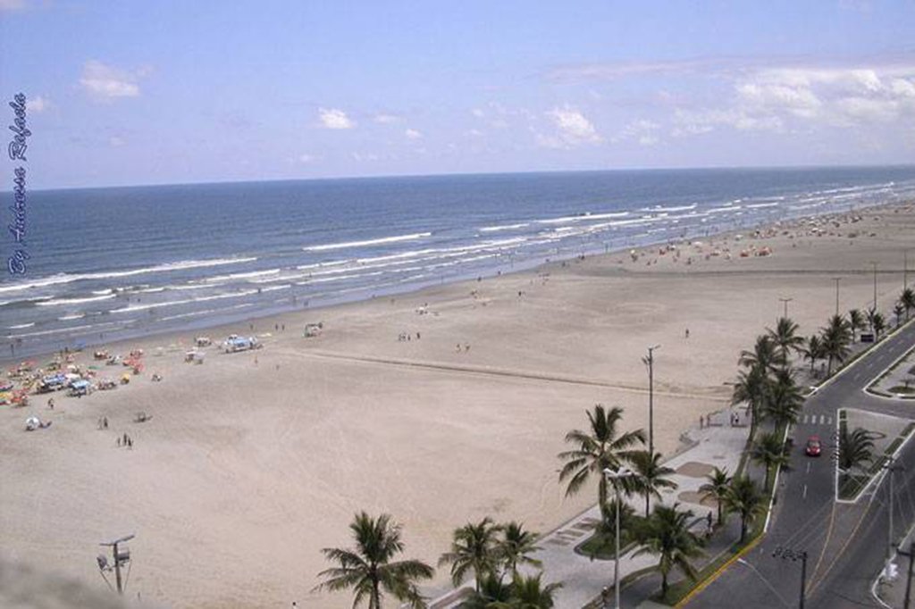 Uma menina de apenas 11 anos foi estuprada por 14 homens na cidade de Praia Grande, litoral de São Paulo; a Secretaria Estadual de Segurança Pública informou que a Polícia Civil investiga o caso; de acordo com a pasta, a vítima vai passar por exames do IML