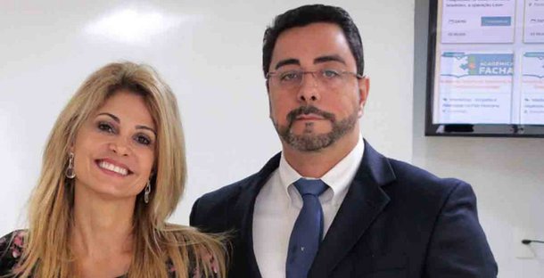 Os juízes federais Marcelo Bretas e Simone Bretas recebem, cada um R$ 4.378 de auxílio-moradia, apesar de serem casados, de morarem juntos, de ganharem, ele R$ 43.459,85 por mês, e ela R$ 44.104,85, e de possuírem patrimônio imobiliário de R$ 6,4 milhões