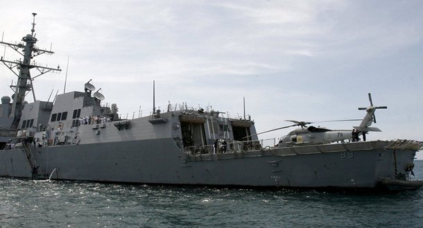 
A China condena a entrada do destróier norte-americano USS Mustin nas águas das ilhas disputadas do mar do Sul da China e apela insistentemente a Washington para pôr fim às ações provocatórias, declarou a porta-voz do Ministério das Relações Exteriores da China, Hua Chunying; "A China apela insistentemente aos EUA para cessarem imediatamente as ações provocatórias, que violam a soberania da China e ameaçam a nossa segurança”, declarou hoje (24) a porta-voz na conta oficial do Ministério na rede social WeChat
