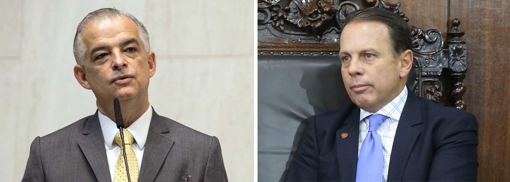 O governador de São Paulo, Márcio França (PSB), ingressou com uma representação criminal junto ao Ministério Público (MP-SP) contra o pré-candidato ao governo do estado João Doria (PSDB); o tucano acusou o chefe do executivo paulista de aliciar prefeitos; também disse que o pessebista "fez política o tempo inteiro, usando dinheiro público para política partidária"; objetivo da representação é "apurar se as acusações infundadas que ele me fez no programa se constituem, como parecem, crime contra a honra"