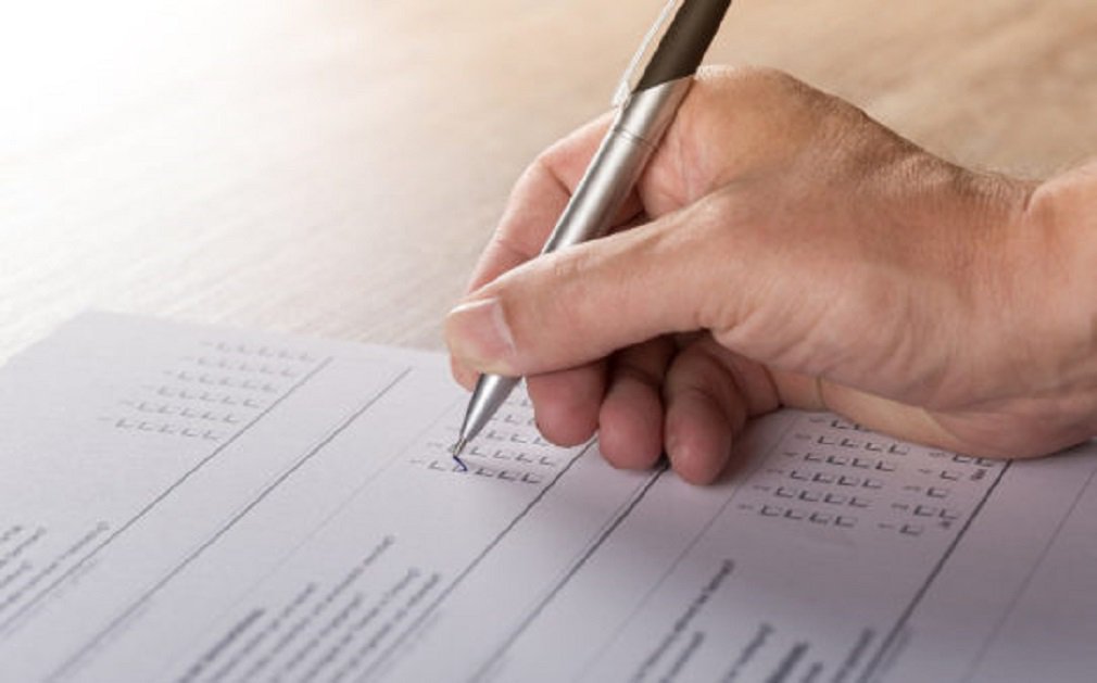 Depois colocada a sua credibilidade em xeque, o instituto  Serpes anulou os levantamentos de primeiro e segundo voto para o Senado da pesquisa que foi divulgada neste domingo, 10, no jornal O Popular; Serpes divulgou nota em que comunicou a nulidade alegado problemas técnicos na rodada encomendada pelo O Popular e pediu desculpas ao clientes, candidatos e leitores do jornal; os nomes de Demóstenes Torres (PTB), Luana Baldy e Agenor Mariano que constataram no levantamento estimulado do primeiro voto para senador, estranhamente sumiram na relação do segundo voto