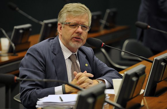 O deputado federal Marco Maia (PT-RS) os dados da pesquisa Datafolha mostram que Lula segue imbatível com 31% da preferência eleitoral; é mais que a soma dos outros dois candidatos posicionados em segundo e terceiro lugar; “A verdadeira intenção da prisão política é dar continuidade ao golpe e impedir a sua candidatura”