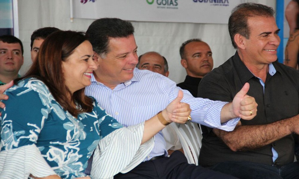 Representante de Goianira na Assembleia Legislativa, a deputada estadual Eliane Pinheiro disse neste domingo no município, durante entrega de obras do Goiás na Frente pelo governador Marconi Perillo e o vice José Eliton, que Marconi é o governador da Educação; a parlamentar afirmou que o governador deixará um "legado administrativo e político sem precedentes na história de Goiás" e que "a população é grata por essas obras"