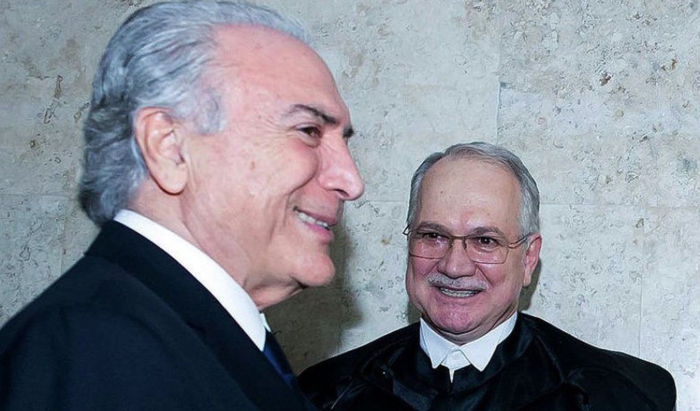 Fachin arquivou uma investigação da Polícia Federal  que recaía contra Temer. A apuração era sobre um manuscrito apreendido no gabinete do senador pelo Piauí Ciro Nogueira (PP), mencionando "Fundo 1.000 Imp 200 RT 200 2 Temer 300 300"