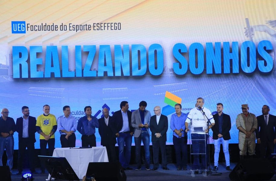 O governador José Eliton lançou, na noite de quinta-feira, a UEG Faculdade do Esporte Eseffego, instituição pública de ensino com formação superior (cursos de graduação e técnicos) focada na formação de atletas de alto rendimento em diversas modalidades esportivas; o modelo é pioneiro no País; “É uma página bonita da história do esporte goiano. Nasce uma faculdade”, ressaltou; a Faculdade do Esporte alia o ensino superior de qualidade ofertado há 20 anos pela UEG, por meio da Eseffego, com a modernidade do Centro de Excelência, considerado um dos mais completos e modernos centros do País para treinamento de atletas