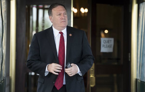 Presidente dos Estados Unidos, Donald Trump, disse que Mike Pompeo, atual diretor da CIA e futuro secretário de Estado norte-americano, se encontrou com o líder da Coreia do Norte, Kim Jong Un, na semana passada; "Mike Pompeo se encontrou com Kim Jong Un na Coreia do Norte na semana passada. Reuniões correram muito bem e uma boa relação foi formada. Detalhes da cúpula estão sendo definidos agora. A desnuclearização será uma coisa ótima para o mundo, mas também para a Coreia do Norte", disse Trump no Twitter.