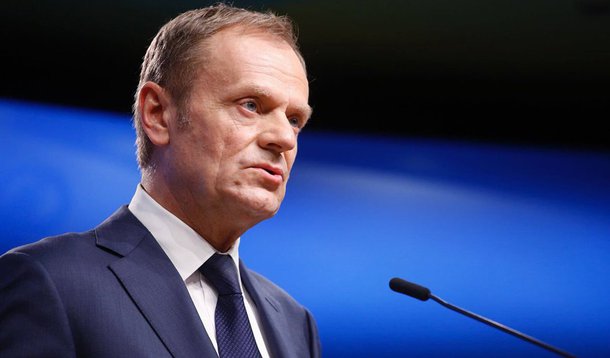 Quatorze Estados-membros da União Europeia expulsaram diplomatas russos, informou o presidente do Conselho Europeu, Donald Tusk, depois que o bloco apoiou a acusação do Reino Unido de que Moscou seria responsável pelo envenenamento de um ex-agente duplo russo na Inglaterra; "Medidas adicionais, incluindo mais sanções dentro do âmbito comum da União Europeia, não podem ser descartadas nos próximos dias e semanas", disse Tusk