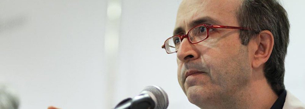 
Reinaldo virou a direita arrependida. Num contexto de endurecimento do fascismo no Brasil, é importante que ele exista. O homem que criou o termo "petralha" hoje aponta a saída mais sadia para os escândalos de corrupção: o devido processo penal, sem abusos de juízes ou de promotores que querem julgar sem os direitos à defesa
