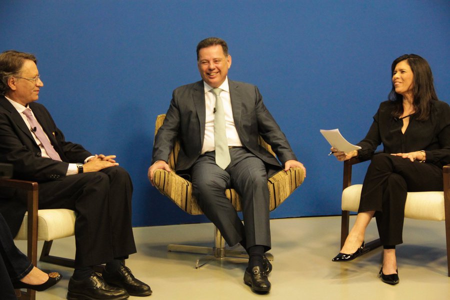 O governador Marconi Perillo será o protagonista do Roda de Entrevista especial, nesta quarta-feira, 4, a partir das 20 horas, ao vivo na nova TBC; junto com o apresentador Enzo de Lisita vão estar os jornalistas Jordevá Rosa, da TV Serra Dourada, e Susete Amâncio, da TBC; no programa, o governador vai prestar contas das ações da administração e falar sobre o legado de seus quatro mandatos; entre os assuntos estarão infraestrutura, segurança, saúde, saneamento, educação, habitação e programas sociais