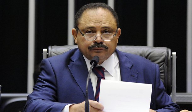 Negada pelo Diretório Estadual do PT do Maranhão, a filiação do deputado federal Waldir Maranhão será decidida pela Direção Nacional do partido; de acordo com o estatuto da sigla, quando o pedido vem de um nome de destaque nacional que ocupa cargo eletivo, o julgamento de aceitação ocorre na instância partidária superior; portanto, agora cabe a senadora Gleise Hoffmann (PT-PR) a palavra final