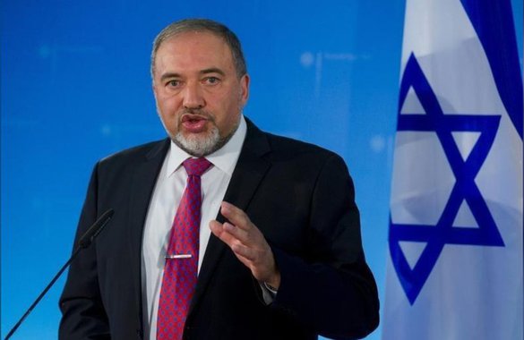 Segundo o ministro da Defesa de Israel, Avigdor Lieberman, o País "não interfere nos assuntos internos da Síria, mas por outro lado nós não permitiremos que o Irã alastre [o país] com sistemas de armas avançados que seriam direcionados contra Israel"