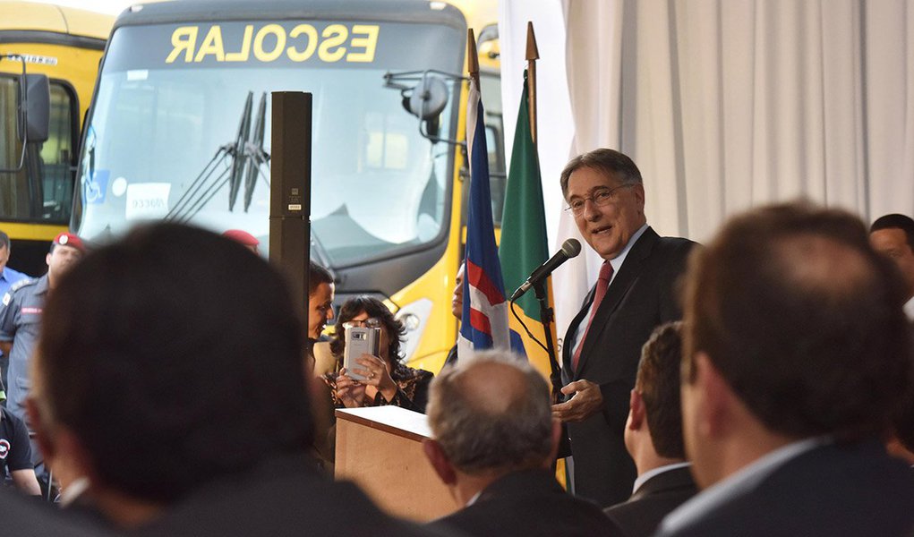 Governador Fernando entrega de ônibus escolares aos municípios Mineiros. 12-06-2018- Patos de Minas Foto: Manoel Marques/imprensa-MG
