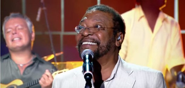 O cantor e compositor Martinho da Vila pediu à juíza Carolina Moura Lebbos, da 12.ª Vara Federal, para dar um "abraço" no amigo Lula; "Excelentíssima senhora juíza. Saudações. Gostaria de fazer uma visita ao ex-presidente Luis Inácio Lula da Silva com minha esposa Clediomar Ferreira. Trata-se de uma visita de amizade, sem conotações políticas. Isto posto, solicito autorização", disse; confira o documento