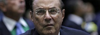 O deputado federal afastado Paulo Maluf (PP-SP) foi internado no hospital Sírio Libanês, em São Paulo, e diagnosticado com confusão mental, alterações da marcha e outras 20 patologias; é que aponta o relatório da junta médica que atende o parlamentar; de acordo com o relatório, o tratamento ambulatorial pode chegar a 120 dias para recuperação e reabilitação; por causa do seu quadro médico, o congressista cumpre prisão domiciliar de 7 anos, 9 meses e 10 dias por lavagem de dinheiro