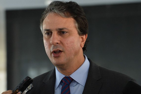 O governador Camilo Santana seguiu para Brasília na manhã de hoje. Segundo a agenda oficial do governador, ele manterá uma  reunião com o ministro da Segurança Pública, Raul Jungmann. O presidente do Senado, Eunício Oliveira, deverá participar também da reunião