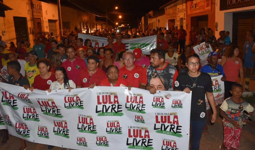 Outras edições da Caravana Lula Livre Piauí já estão confirmadas para os próximos finais de semana em outras regiões do Estado; "Em todas as cidades fomos bem recebidos. As pessoas compreendem o jogo que existe por trás dessa prisão política - que é impedir o retorno do projeto que tirou milhões de pessoas da miséria, fez o Brasil se desenvolver e ser respeitado", diz o presidente do PT, deputado federal Assis Carvalho