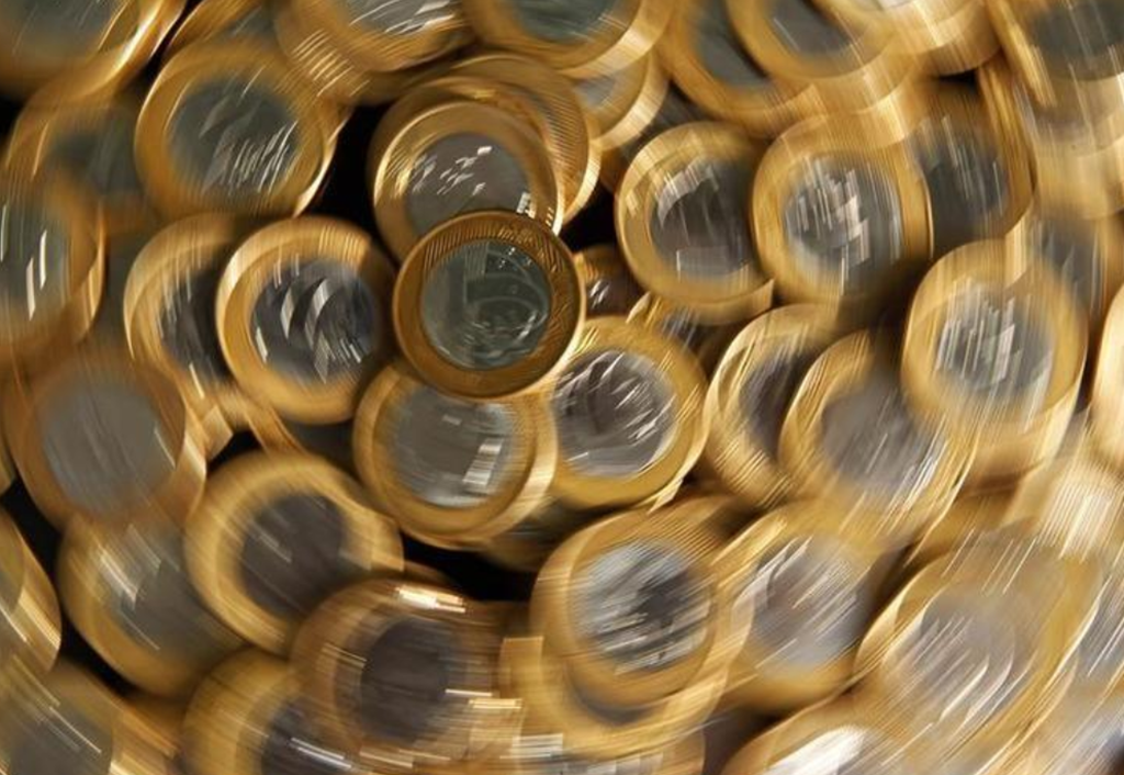 O Brasil registrou superávit em transações correntes de 798 milhões de dólares em março, resultado novamente guiado pelo desempenho da balança comercial e acima do esperado, ao mesmo tempo em que investimentos produtivos que vieram de fora também vieram fortes
