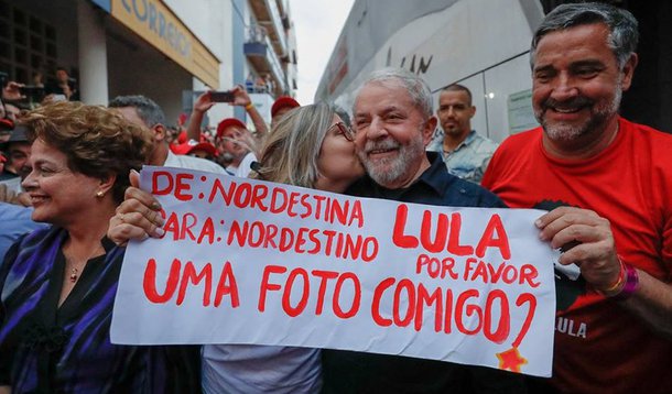 "Iniciamos o resgate da Constituição Federal brasileira com a decisão tomada pelo Supremo Tribunal Federal em favor do direito do presidente Lula ter o mérito de seu habeas corpus analisado pelo Tribunal", comemora a senadora Gleisi Hoffmann, presidente do PT; "Lula está bastante tranquilo porque tem clareza de sua inocência. Está fazendo a sua defesa e anda de cabeça erguida. Lula espera, assim como o PT e aliados das forças de esquerda e progressistas, que essa postura do STF, de guardião da nossa Constituição, vá prevalecer também no julgamento do mérito do HC", diz Gleisi