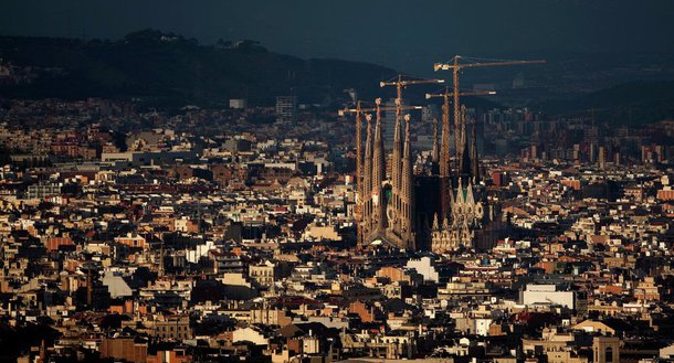 Um cidadão brasileiro foi condenado nesta quarta-feira a 12 anos de prisão, por fazer parte da célula terrorista que pretendia realizar atentados em Barcelona. Além dele, mais nove pessoas, quatro espanhóis e quatro marroquinos, receberam condenações semelhantes. A nacionalidade da 10ª pessoa não foi revelada