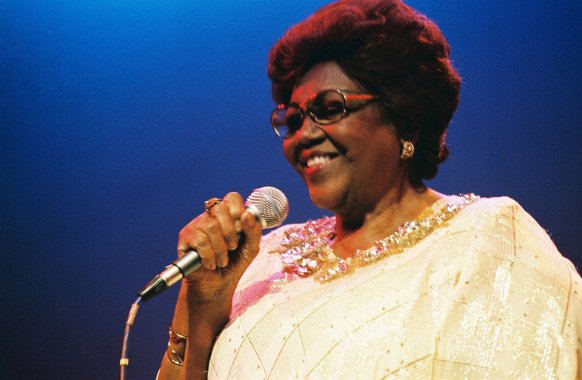 A compositora Dona Ivone Lara morreu nesta segunda-feira, 16; Dona Ivone era muito respeitada na cena musical brasileira; era chamada de “Rainha do Samba” e também “Primeira-dama do samba”; autora de clássicos da música brasileira, como “Alguém me avisou” e “Sonho meu”, a compositora se despede da cena como uma das maiores vozes do samba