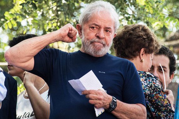 "Todas as vezes que o destino de Lula está prestes a ser decidido mais uma vez pelo STF, o 'sistema' saca, como uma pistola com o pente sempre lotado, mais um factoide contra o ex- presidente da República, voltado, quando necessário, não apenas para constranger os membros da Suprema Corte mas também para intoxicar a opinião pública" escreve Mauro Santayanna, em seu blog