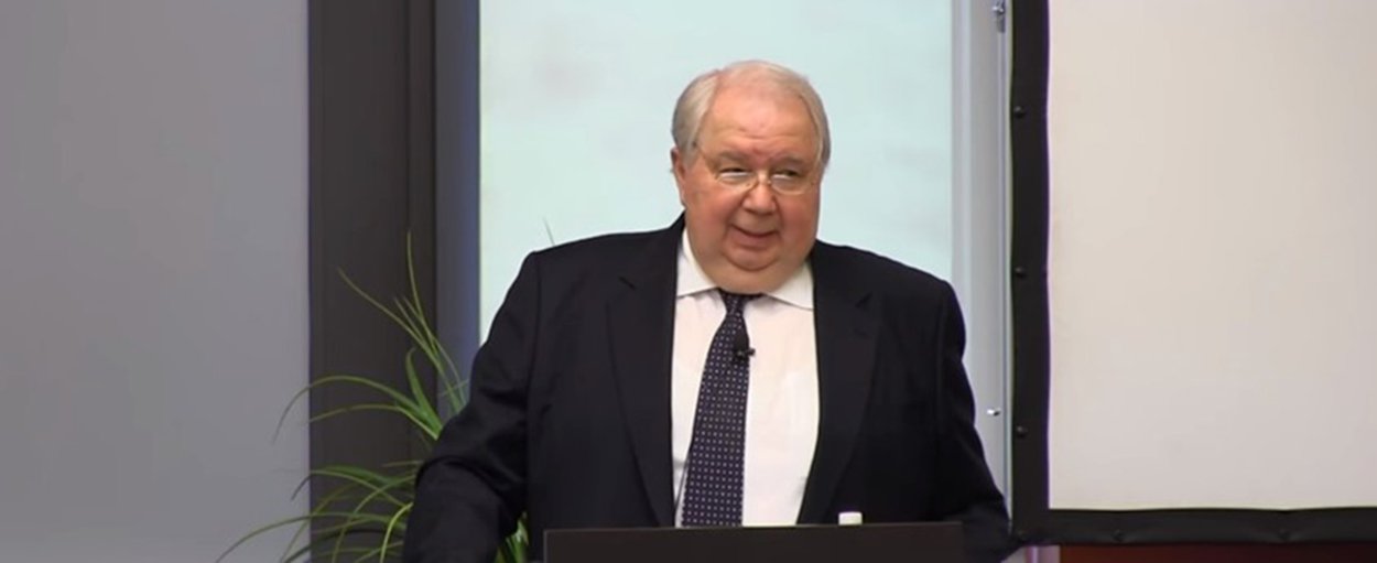 
O ex-embaixador russo nos Estados Unidos, Sergey Kislyak, expressou a esperança de que não haverá confrontos militares diretos entre a Rússia e os Estados Unidos, ressaltando que tal conflito "pode destruir tudo"; "Espero que não. Não acho que os representantes da elite política dos EUA, mesmo com toda a sua vigilância, percam a mente completamente. O confronto com a gente é um conflito inevitável que pode destruir tudo. E essa é a essência amarga da dissuasão nuclear", disse Kislyak 
