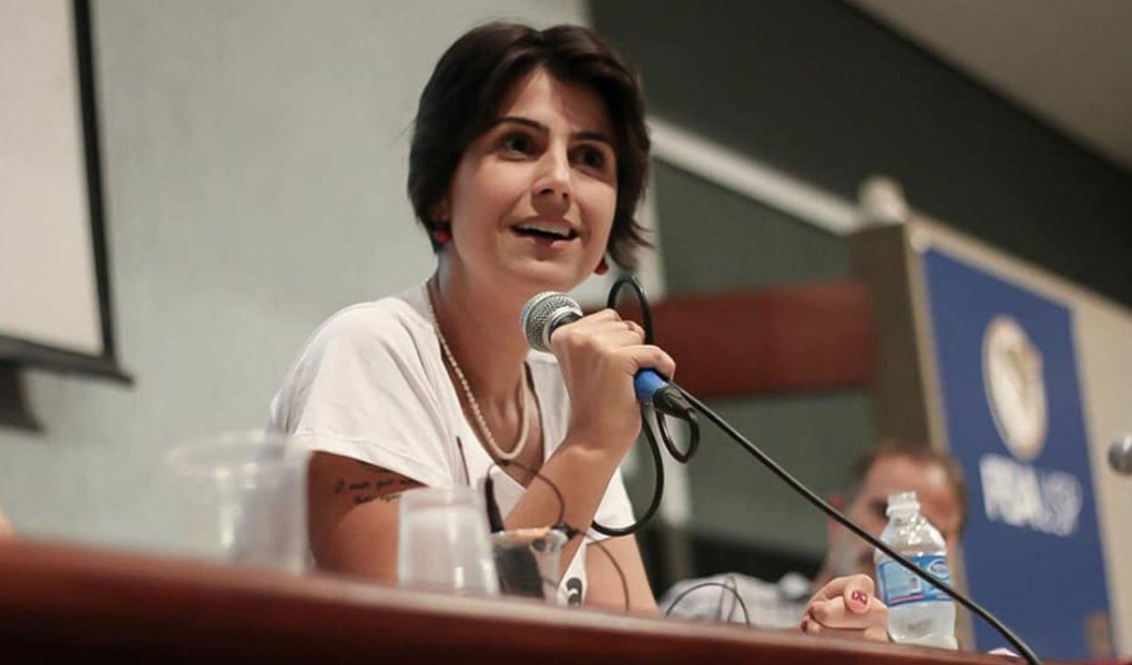 Pré-candidata à Presidência pelo PCdoB, Manuela D'Ávila avaliou nesta sexta-feira, 27, em entrevista à CBN, que a direita está mais fragmentada do que a esquerda atualmente; "Hoje, os nossos problemas são menores do que os do outro lado. O lado de lá tem muitas candidaturas e não consegue situar nenhuma de forma competitiva", disse, lembrando das últimas pesquisas da somatória dos candidatos da esquerda que pontuam; "Estamos avançado no que há de mais importante que é o programa"