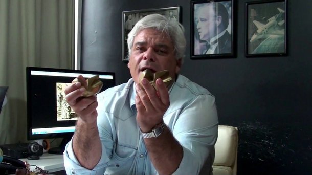 "A escalada fascista está atingindo dimensões surreais. Conheço há mais de vinte anos o historiador e jornalista Hugo Studart, professor da UnB que dá aulas sobre o período da ditadura militar e foi denunciado por um aluno anônimo por suposta doutrinação comunista. Fui colega de trabalho do Studart em mais de um lugar e posso dizer com certeza: se tem uma coisa que ele decididamente não é, é esquerdista, muito menos comunista", diz o professor Igor Fuser, da Universidade Federal do ABC