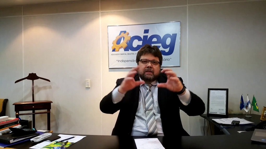 “Condenamos veementemente o uso do nome da entidade com o intuito de confundir a opinião pública por meio de pesquisas falsas, não contratadas ou feitas por nós”, destaca a nota assinada pelo presidente Euclides Barbo Siqueira; na nota, a Acieg também enfatiza que qualquer tipo de pesquisa eleitoral contratada pela associação “será amplamente e devidamente divulgada pela entidade em seus meios de comunicação oficiais. Seguimos firmes no respeito à democracia e ao debate político em Goiás e no Brasil”, diz a nota; na pesquisa falsa, Caiado apareceu liderando a corrida para o governo com 54%