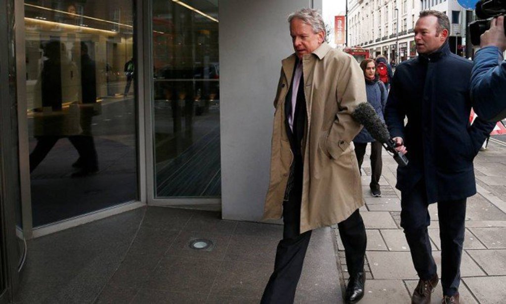 Em vídeo gravado secretamente e divulgado pelo Channel 4 News, do Reino Unido, mostra dois dos mais altos executivos da empresa de análise de dados Cambridge Analytica, sediada em Londres, afirmando que, além dos Estados Unidos, usaram a coleta de dados ilegal em outros países, como México e Malásia, e que estavam vindo para o Brasil participar da eleição de outubro deste ano; a Cambridge Analytica é acusada de interferir na eleição nos EUA em 2016 por meio da compra ilegal e manipulação de dados pessoais de cerca de 50 milhões de usuários do Facebook