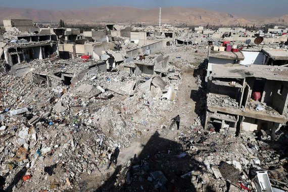 O Ministério da Defesa da Rússia anunciou que o Exército sírio tem sob seu controle total a cidade de Duma, a maior de Ghouta Oriental e o último reduto dos rebeldes nos arredores de Damasco; em nota, o ministério acrescenta que "a partir de hoje, atuam na cidade unidades da Polícia Militar das Forças Armadas da Rússia"; de acordo com o texto, a Polícia Militar russa é "fiadora da preservação da ordem pública na cidade"