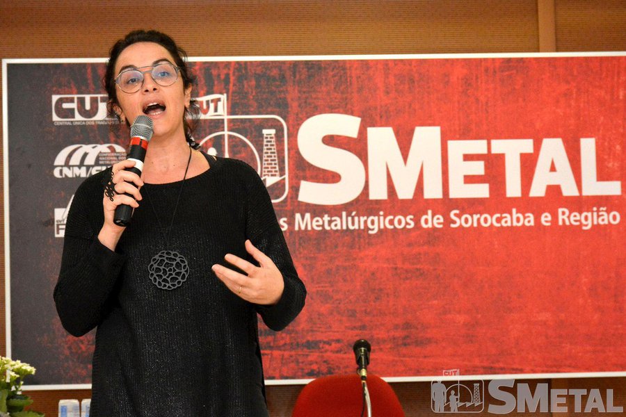 A filósofa e escritora Marcia Tiburi, atualmente um dos maiores nomes do feminismo no País, deu entrevista ao imprensa SMetal, do Sindicato dos Metalúrgicos de Sorocaba e Região, e criticou a falta de vergonha da brutalidade fascista que está ainda mais explícita; "Nosso momento é ainda mais perigoso do que era em 2015 e, certamente, daqui a um a três anos, se nós não interrompermos esse processo de fascistização da sociedade, talvez estejamos numa situação ainda pior", diz ela