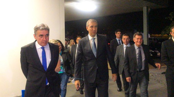 Na participação especial no Roda de Entrevista, na nova TBC, o governador José Eliton afirmou que o processo de reformulação da nova TBC é impressionante e que mudanças implantadas pelo presidente João Bosco Bittencourt e servidores da emissora de televisão e da RBC colocam os veículos na liderança de qualidade na produção jornalística de Goiás e do Brasil. “As emissoras passam por um processo de reformulação impressionante”, afirmou José Eliton durante o jornalístico, transmitido ao vivo.