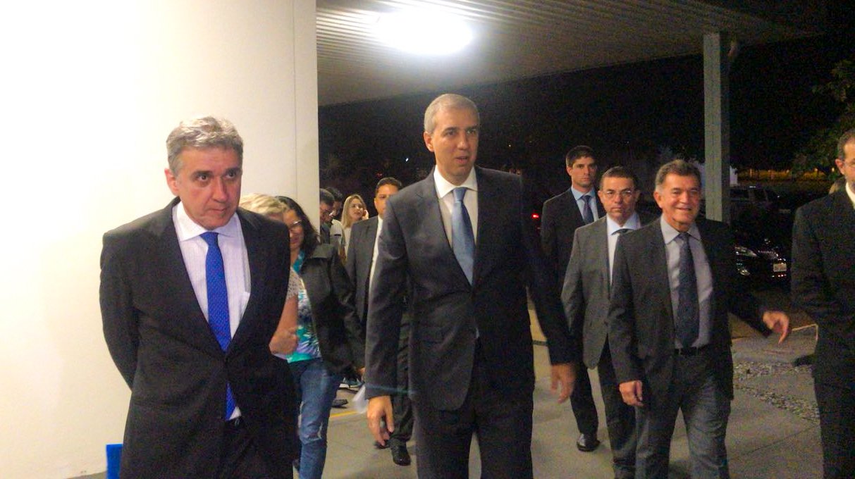 Na participação especial no Roda de Entrevista, na nova TBC, o governador José Eliton afirmou que o processo de reformulação da nova TBC é impressionante e que mudanças implantadas pelo presidente João Bosco Bittencourt e servidores da emissora de televisão e da RBC colocam os veículos na liderança de qualidade na produção jornalística de Goiás e do Brasil. “As emissoras passam por um processo de reformulação impressionante”, afirmou José Eliton durante o jornalístico, transmitido ao vivo.