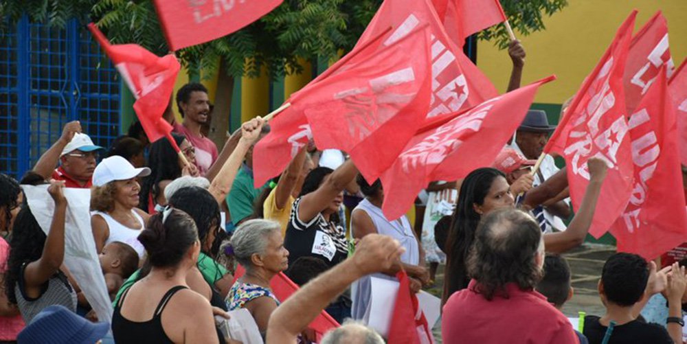A Caravana Lula Livre visitou 22 municípios em quatro dias; para a senadora Regina Sousa, o posicionamento do Partido dos Trabalhadores é manter a candidatura de Lula. "Não temos plano B. Nosso plano é Lula"; o presidente do PT do Piauí, Assis Carvalho, disse que é constante o pedido do povo para que ele leve ao conhecimento do ex-presidente Lula palavras de força, fé e carinho