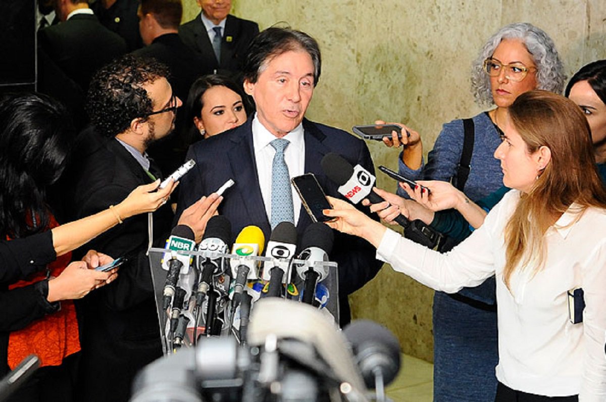 Nesta segunda-feira (2), o presidente do Senado, Eunício Oliveira (MDB-CE), afirmou que acredita na possibilidade de votação da Medida Provisória 808/2017, que altera a reforma trabalhista, se a Câmara dos Deputados enviar o texto com prazo mínimo de sete dias antes do vencimento. A MP é válida até o dia 23 de abril. Entre os pontos a serem revistos pela MP 808 está o trabalho em condições insalubres de grávidas e lactantes, além do chamado trabalho intermitente