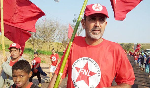 A Frente Nacional de Luta no Campo e Cidade (FNL) anunciou neste domingo, 22, que fará uma marcha, a partir do próximo dia 21 de maio, contra a prisão do ex-presidente Luiz Inácio Lula da Silva e pela democracia no País; segundo a FNL, liderada por José Rainha Júnior, a marcha reunirá militantes de 11 estados e percorrerá cerca de 600 km dentro do estado de São Paulo, sairá de Presidente Prudente até a capital paulista