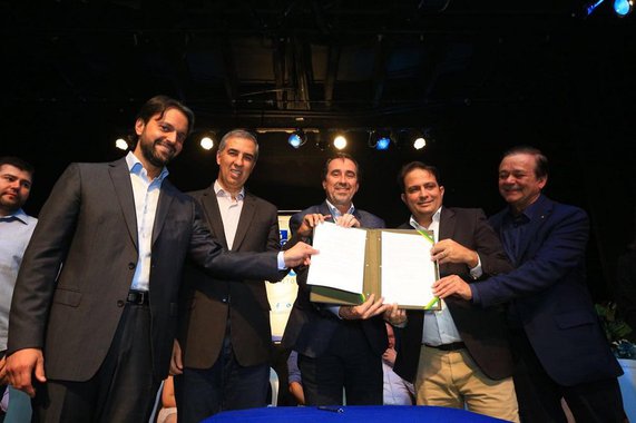 O ministro das Cidades, Alexandre Baldy, esteve na cidade de Anápolis na sexta-feira (22) onde participou do anúncio o acréscimo de recursos anuais no valor de R$ 6,6 milhões para custear serviços de ações de saúde de média e alta complexidade em todo o município; a atuação de Baldy junto ao ministro da Saúde, Gilberto Occhi, foi determinante para que a cidade conseguisse os investimentos; em seu discurso, Baldy lembrou que esse não é um repasse que ocorre apenas neste ano. O montante será incrementado aos repasses que já ocorrem anualmente