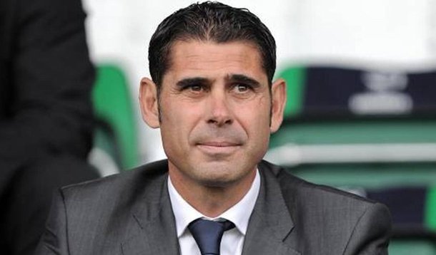 A Federação espanhola já anunciou o nome do treinador que vai substituir Julen Lopetegui: é o ex-jogador Fernando Hierro; a Espanha, uma das favoritas ao título, estreia no Mundial 2018 depois de amanhã, contra Portugal