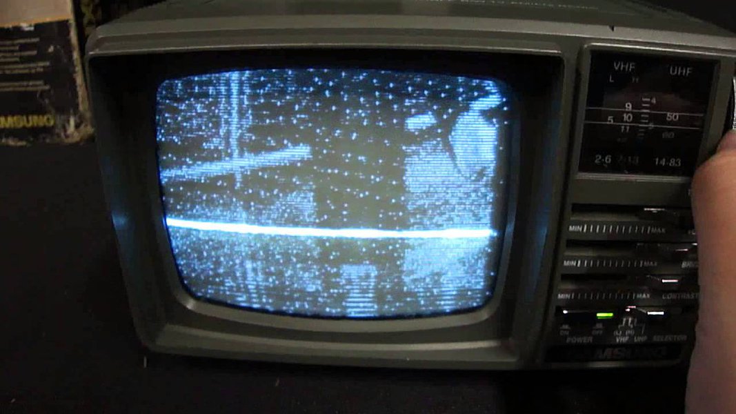 Praticamente obrigado a assistir a TV aberta na prisão como uma das formas de passar o tempo, o ex-presidente Luiz Inácio Lula da Silva se queixa do péssimo nível da programação; ele diz que não aguenta mais ver tanto programa religioso na tela; Lula também afirma que se recusa a assistir os telejornais, informa Mônica Bergamo do jornal Folha de S. Paulo