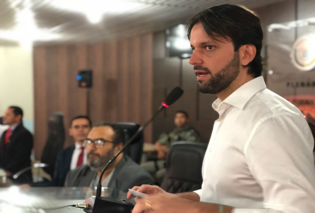 O ministro das Cidades, Alexandre Baldy, entregou nesta segunda-feira R$ 30,5 milhões em obras, benefícios e investimentos para Goiás; foram contemplados nesta fornada os municípios de Santo Antônio do Descoberto, Goianápolis, Hidrolândia, Corumbaíba e Anápolis; em Santo Antônio, que fica na região do Entorno do Distrito Federal, Baldy anunciou a liberação de R$ 16,6 milhões do ministério para 2ª etapa do empreendimento de saneamento integrado na região do Parque Santo Antônio