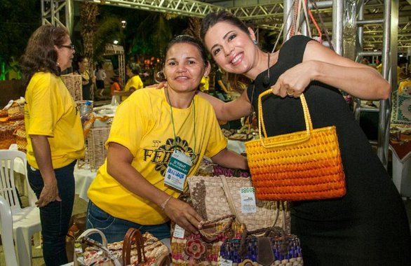 O Ceará será destaque no 10º Salão do Artesanato, no Parque da Cidade, em Brasília. O trabalho de cerca de 1.820 expositores, representantes de 72 entidades artesanais e grupos produtivos de 62 municípios cearenses, cadastrados na Central de Artesanato do Ceará (Ceart), será apresentado para os mais de 80 mil visitantes que passarão pelo evento, a partir desta quarta-feira (4), até o próximo domingo (8). A primeira-dama do Ceará, Onélia Santana estará presente na abertura do evento