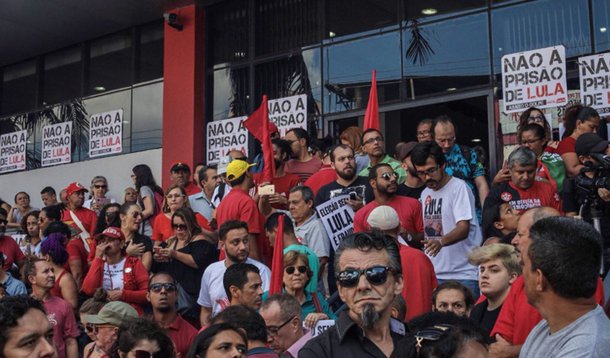 O abastecimento de água do sindicato dos Metalúrgicos do ABC, em São Bernardo do Campo, foi cortado na manhã desta sexta-feira, 6; um caminhão-pipa está no local para retomar o abastecimento e, com isso, o trio que fazia parte do protesto terá que sair para dar espaço ao outro veículo. Ainda não há informação oficial sobre o corte de água