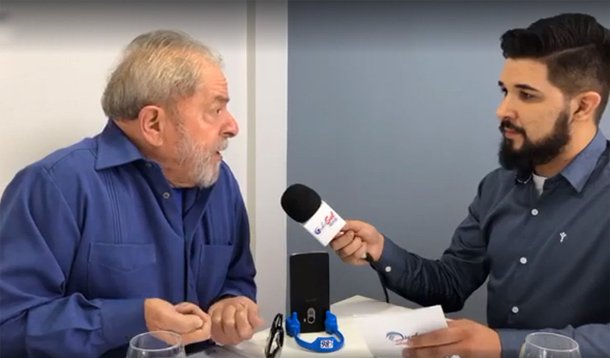 Em entrevista à rádio Onda Sul nesta segunda-feira, 26, o ex-presidente Lula afirmou que as tentativas de agressão que vem sofrendo durante passagem de sua caravana pelo sul do país partem de um mesmo grupo "minoritário" de "vândalos ou fascistas"; "Um cidadão pode fazer comício contra, pode fazer passeata, pode fazer jornal, dar entrevista, pode fazer tudo. Só não pode ser irresponsável de tacar pedra no ônibus. Ontem uma pedra quase quebra o para-brisas. Se quebra, e pega no motorista, o ônibus poderia ficar desgovernado e acontecer uma coisa mais grave", alertou Lula