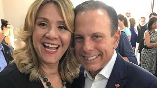 Conversa divulgada entre a diretora do Departamento de Iluminação da Prefeitura de São Paulo, Denise Abreu, e uma secretária dela indica que Denise recebia propina para favorecer o consórcio FM Rodrigues, que venceu a disputa, e prejudicar o concorrente, o consórcio Walks; PPP da Iluminação era um contrato de R$ 7 bilhões