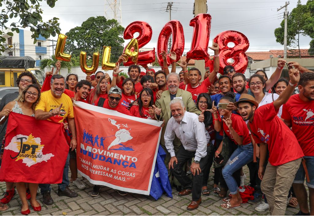 Só assim, mobilizado pela politização, fortalecido pela organização (que inclui os partidos mas que extravasam seus limites) o povo poderá assegurar eleições livres, defender os direitos de Lula e sua candidatura