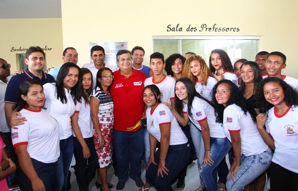 A gestão Flávio Dino (PCdoB), que tem atraído a atenção nacional por tratar a educação como prioridade, atingiu uma nova marca: a inauguração de 12 escolas em apenas 15 dias; entre unidades do Escola Digna espalhadas pelo interior do estado e novos IEMA's, as unidades ofertam desde a educação infantil até o ensino médio e profissional