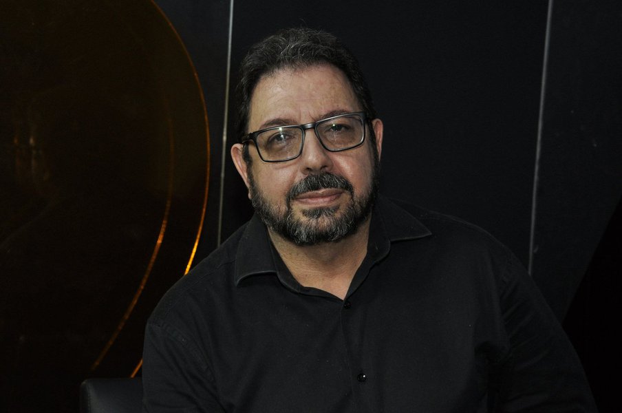 No programa "O quarto poder" desta sexta-feira 9, o colunista Eduardo Guimarães, do Blog da Cidadania, falou sobre a pressão exercida pela Globo, e também outros meios de comunicação, sobre o Supremo Tribunal Federal para que a corte não avalie a questão da prisão em segunda instância. "O que diferencia a Globo nesse caso é que o caso do triplex é uma construção da Globo desde o nascimento", afirma Edu; o colunista também lamentou a posição do ministro Ricardo Lewandowski, que decidiu não levar a plenário casos que tratam do tema. "Infelizmente, ele amarelou"