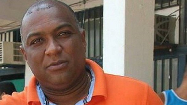 O secretário municipal de Defesa Civil e Ordem Urbana de Belford Roxo, Marcos Wander Silva de Oliveira, foi morto na noite de ontem (29), no município da Baixada Fluminense. O secretário estava em seu carro, no bairro de Heliópolis, quando foi abordado por criminosos armados. Policiais do Batalhão de Belford Roxo (39º BPM) chegaram a levar o secretário para o Hospital da Posse, em Nova Iguaçu, mas ele já chegou morto ao local